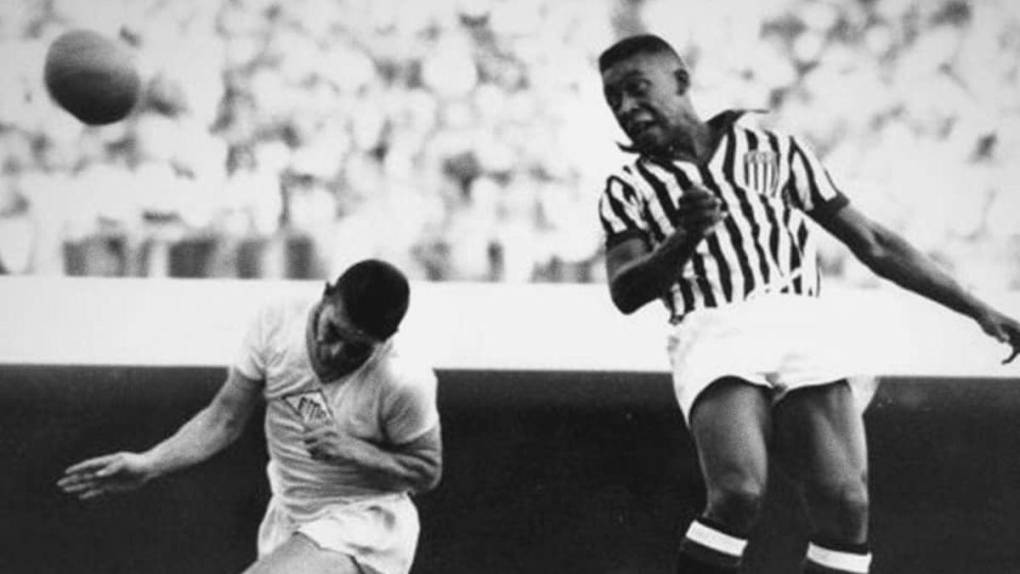 La vida de Pelé, el Rey del fútbol mundial, en imágenes