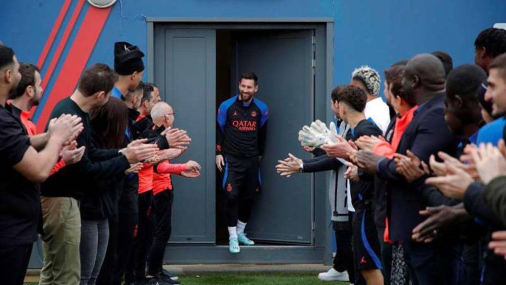 ¿Y Mbappé? Así recibió el PSG a Messi tras ganar el Mundial con Argentina