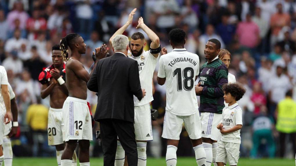 Aplausos, un último grito y homenaje a Benzema en su despedida del Real Madrid