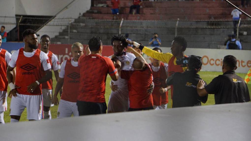 ¡Euforia! Así celebraron los jugadores de Olimpia el gol de José García