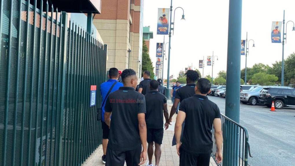 Jugadores de la Selección de Honduras llegaron al Minute Maid Park para apoyar a Mauricio Dubón y a los Astros