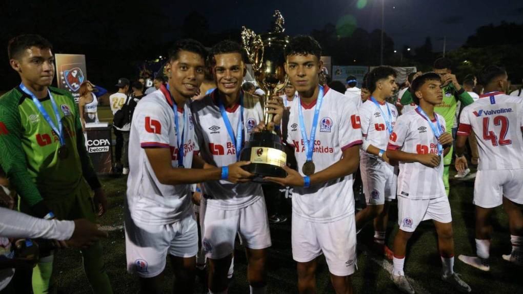 ¡9 veces campeón! Así celebraron los canteranos de Olimpia el título en el Torneo de Reservas