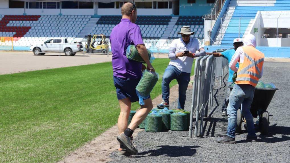 ¿Futura mesa de billar? Así marcha la instalación del nuevo césped del Estadio Nacional