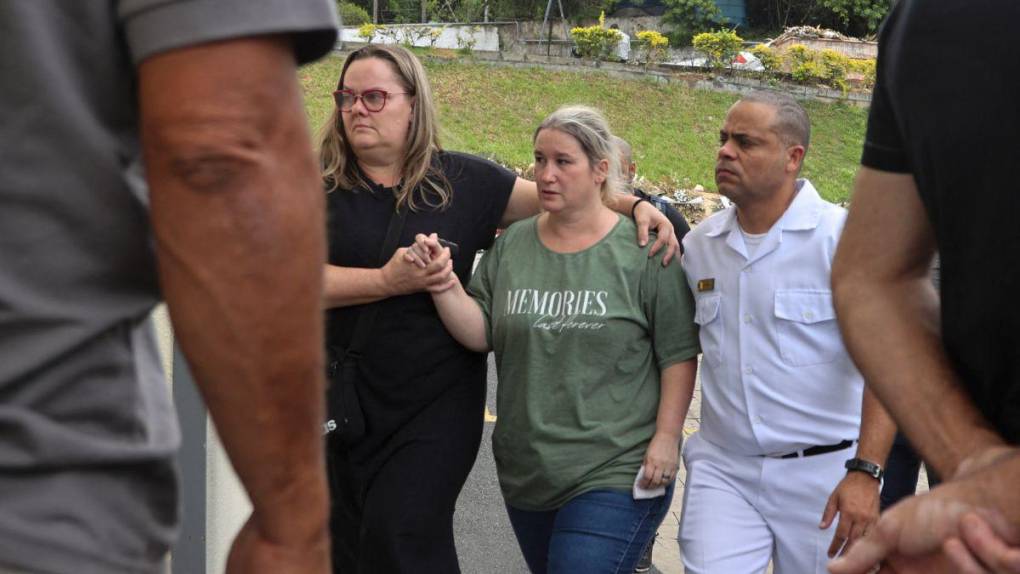 ¡Desgarrador! Así sepultaron a los niños asesinados en masacre en guardería de Brasil