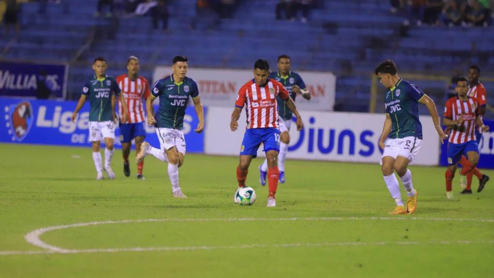 El festejo de Nazar, Benguché al camerino y las bellezas en el estadio: lo que no viste del clásico