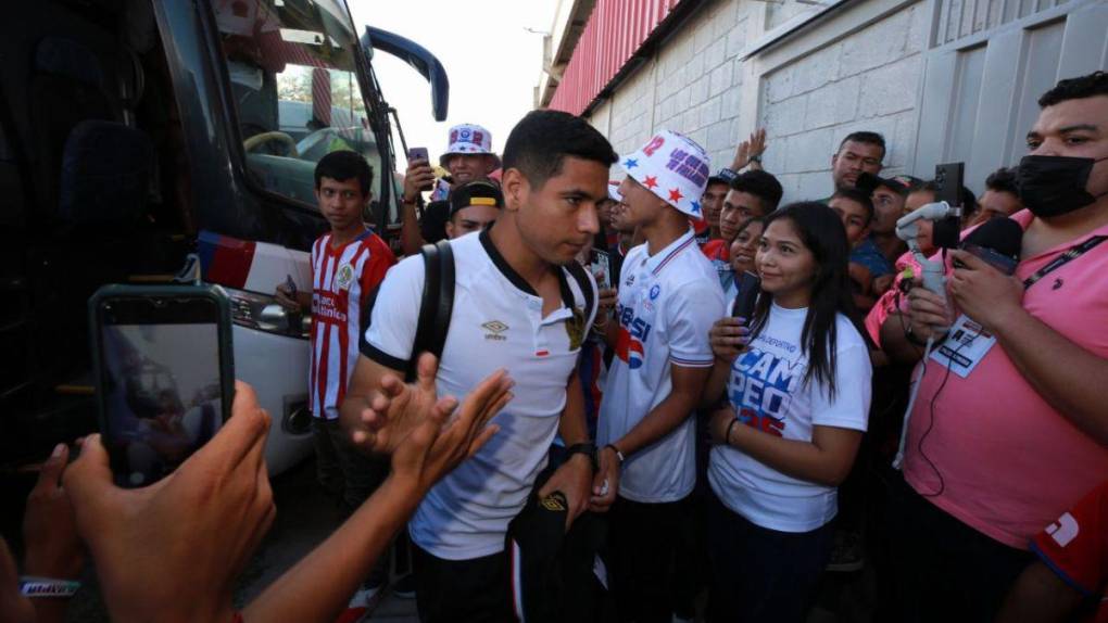 ¡Recibimiento de campeón! El espectacular ambiente para el duelo entre Olimpia y Real Sociedad en Comayagua