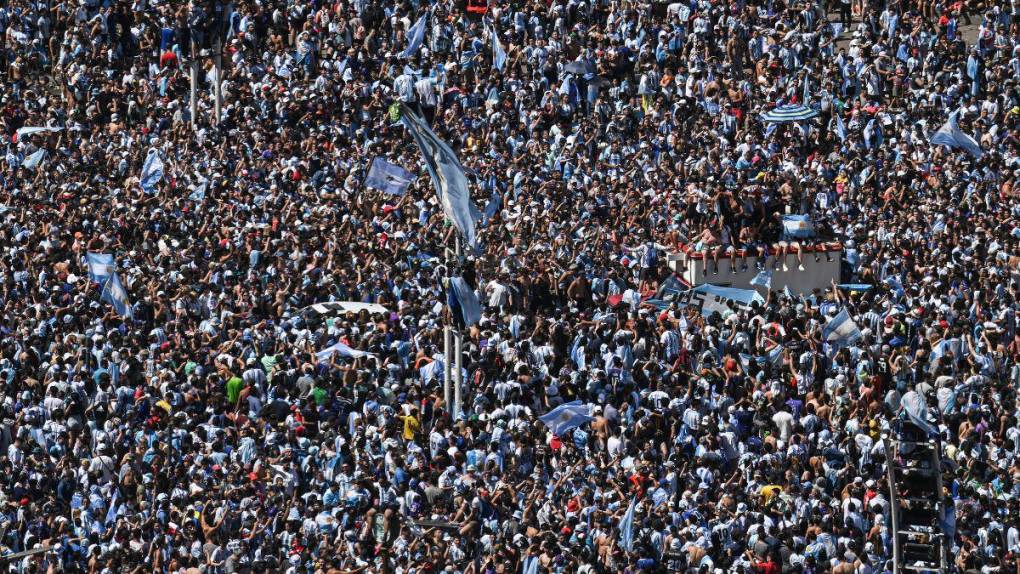 Mar albiceleste: locura total en Buenos Aires para festejar el campeonato del mundo de Argentina