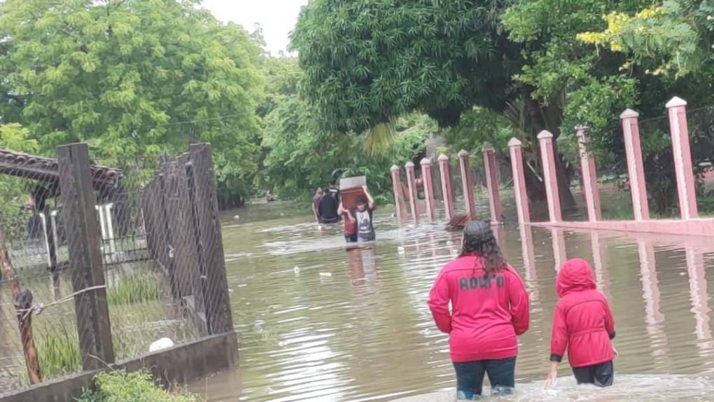 “¿Hay alguien por allí?... ¿Necesitan ayuda?”: Así fueron los tres días devastadores de tormenta Julia en Honduras