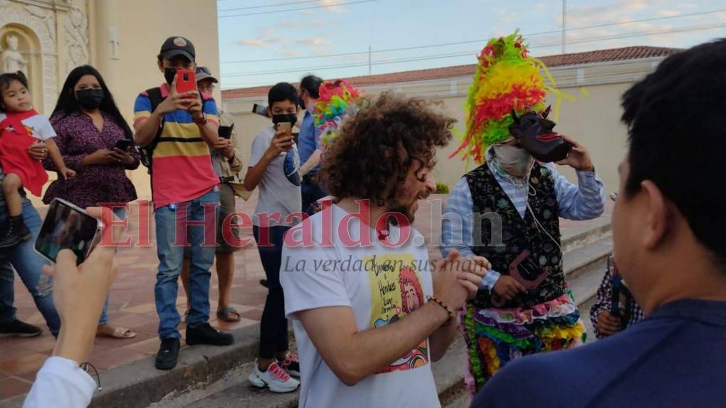 Luisito Comunica recorre Comayagua rodeado de fans (FOTOS)