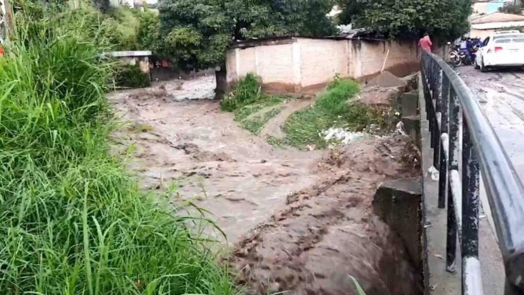 Arrastrados por la furia de la corriente: Las muertes dejadas por embravecidas quebradas en la capital (Fotos)