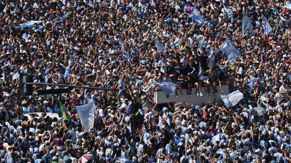 Mar albiceleste: locura total en Buenos Aires para festejar el campeonato del mundo de Argentina