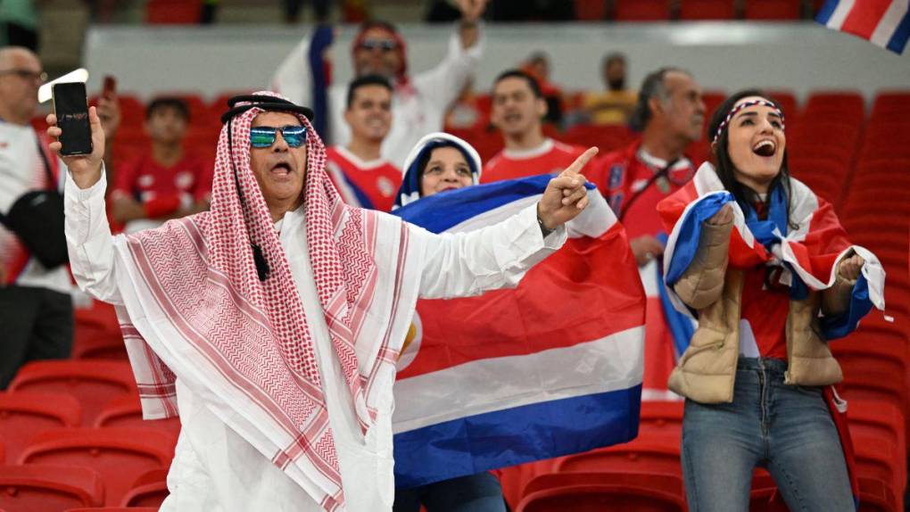 ¡Pura vida! Aficionados de Costa Rica presentes en Qatar para el debut mundialista de La Sele