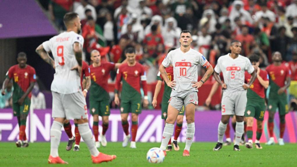 Con CR7 en la banca: las imágenes de la goleada de Portugal ante Suiza