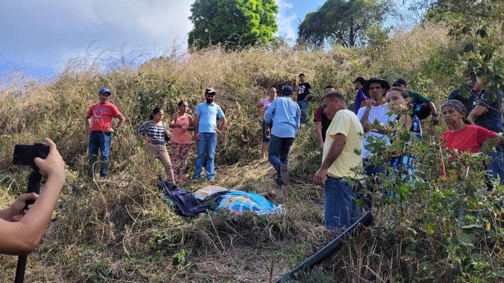 Un carro sobrecargado y una vuelta peligrosa: lo que se sabe del accidente que dejó tres muertos en Santa Bárbara