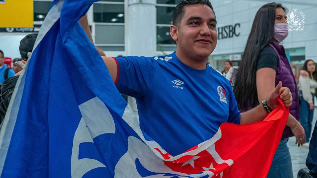 ¡Pasión sin fronteras! Olimpia es recibido por su afición a su arribo a Guadalajara