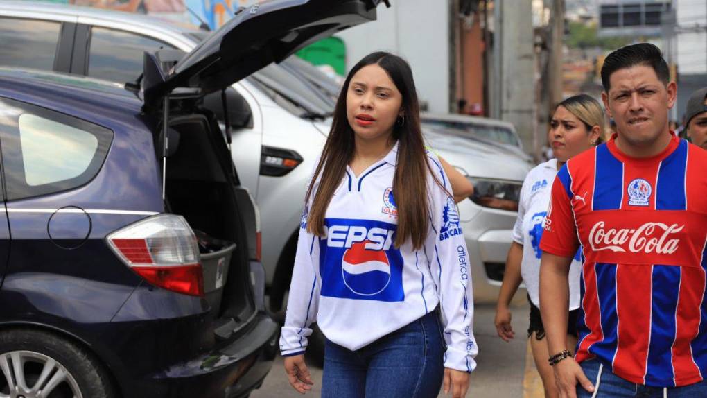 Bellas aficionadas cautivan en la final entre Olimpia y Olancho FC