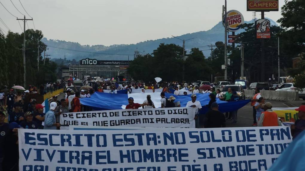 Hondureños marchan en contra del matrimonio igualitario