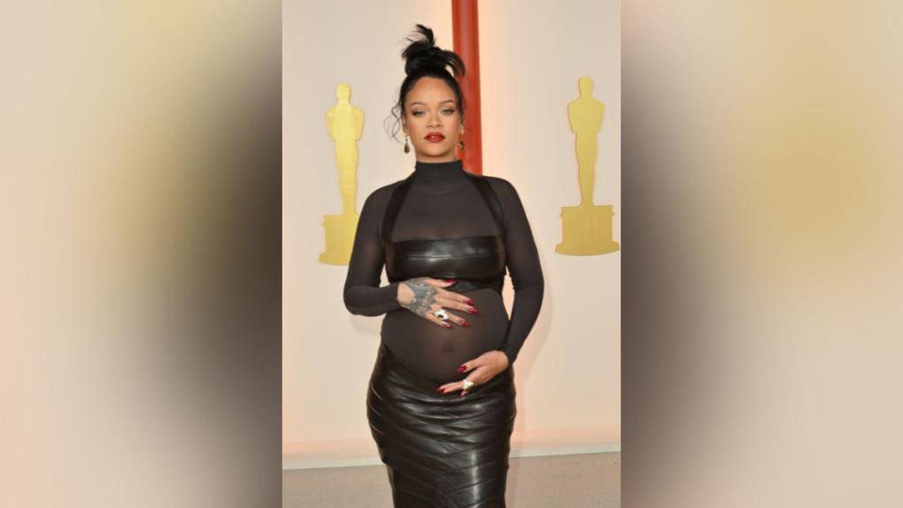 Rihanna deslumbra en la alfombra de los Premios Oscar