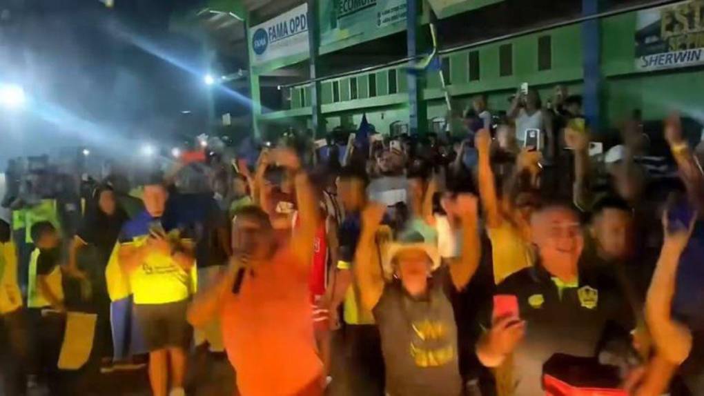 Bajo un impresionante ambiente, Olancho FC fue recibido por su afición en Juticalpa