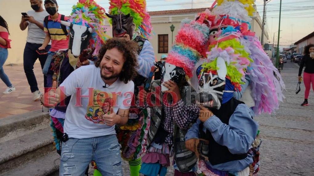 Luisito Comunica recorre Comayagua rodeado de fans (FOTOS)