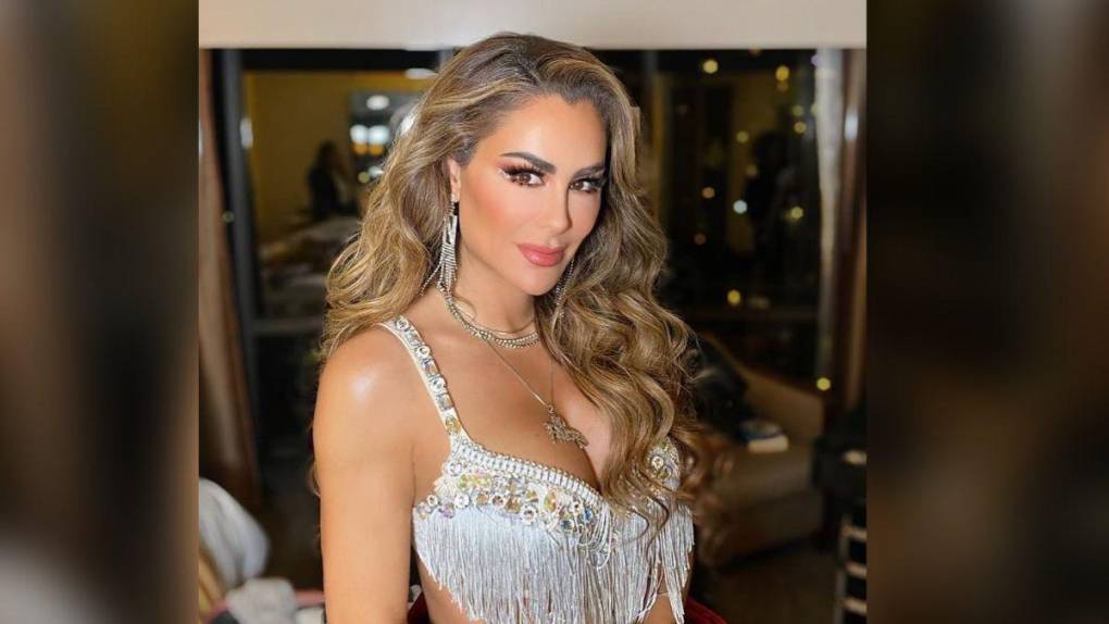 ¿Qué le pasó? Cuestionan aspecto de Ninel Conde en reciente fotografía