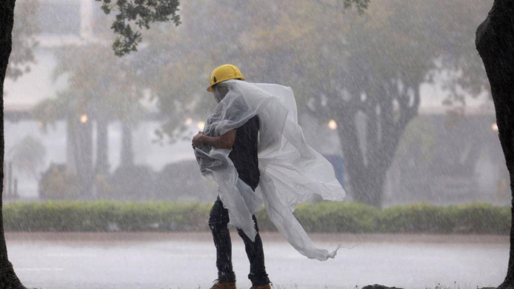 Cierran escuelas y aeropuerto por “lluvias históricas” en Fort Lauderdale, Estados Unidos