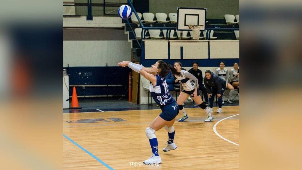 Así es Iara, la guapa hija de Pedro Troglio que enamora a la afición del Olimpia