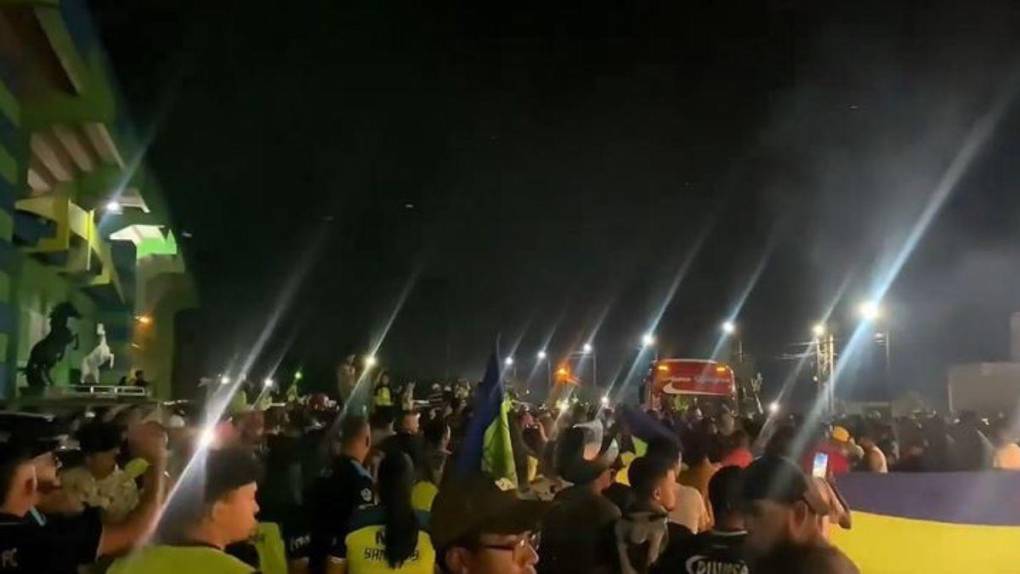 Bajo un impresionante ambiente, Olancho FC fue recibido por su afición en Juticalpa