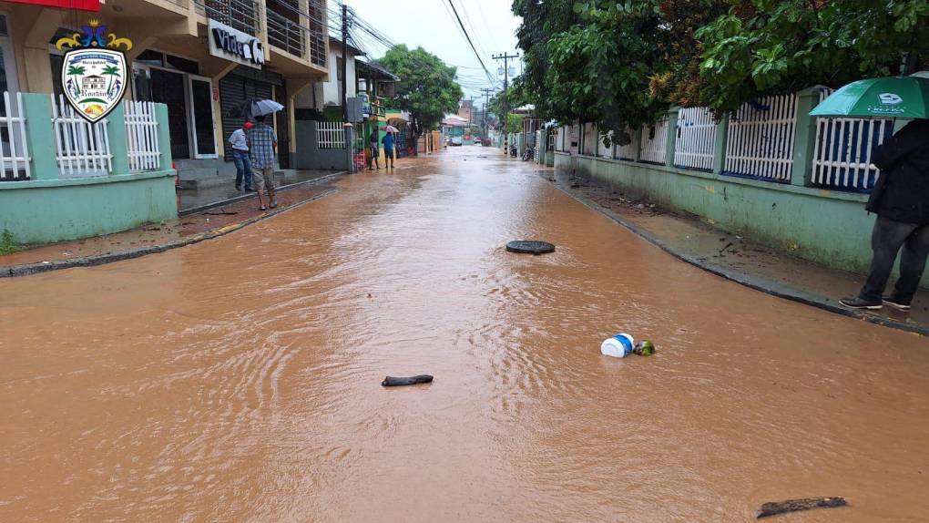 Frente frío deja inundada a Roatán, Islas de la Bahía