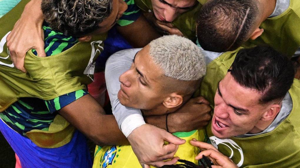 Richarlison héroe y alarma por Neymar: el triunfo de Brasil sobre Serbia en imágenes