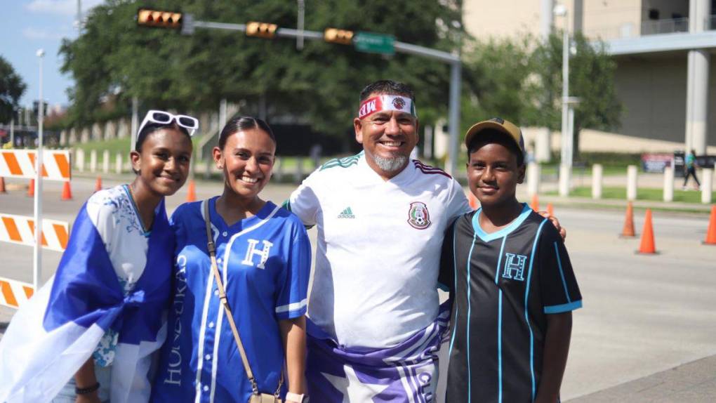 Gran ambiente: aficionados llegan al NRG Stadium para presenciar el Honduras-México en la Copa Oro 2023