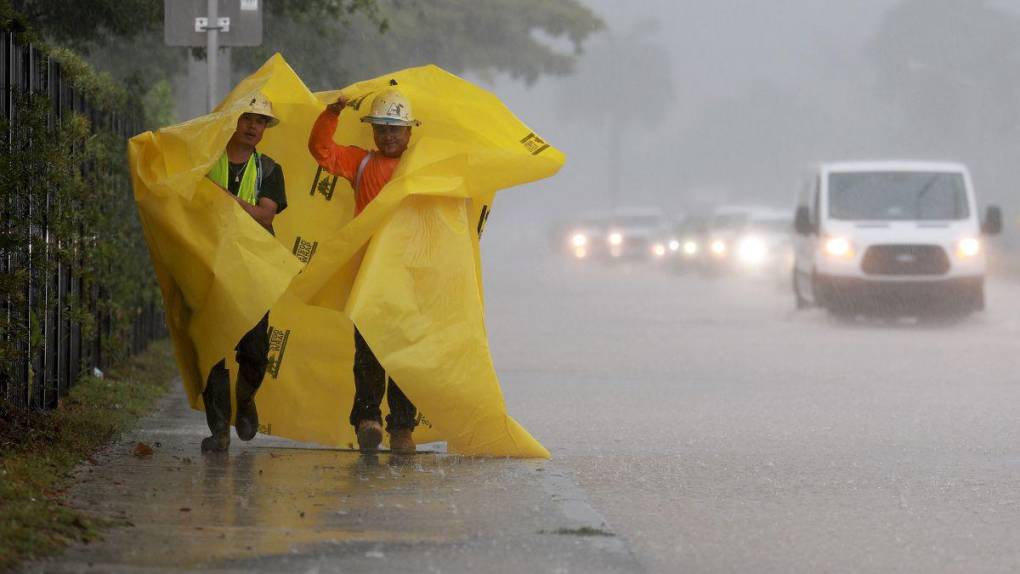 Cierran escuelas y aeropuerto por “lluvias históricas” en Fort Lauderdale, Estados Unidos