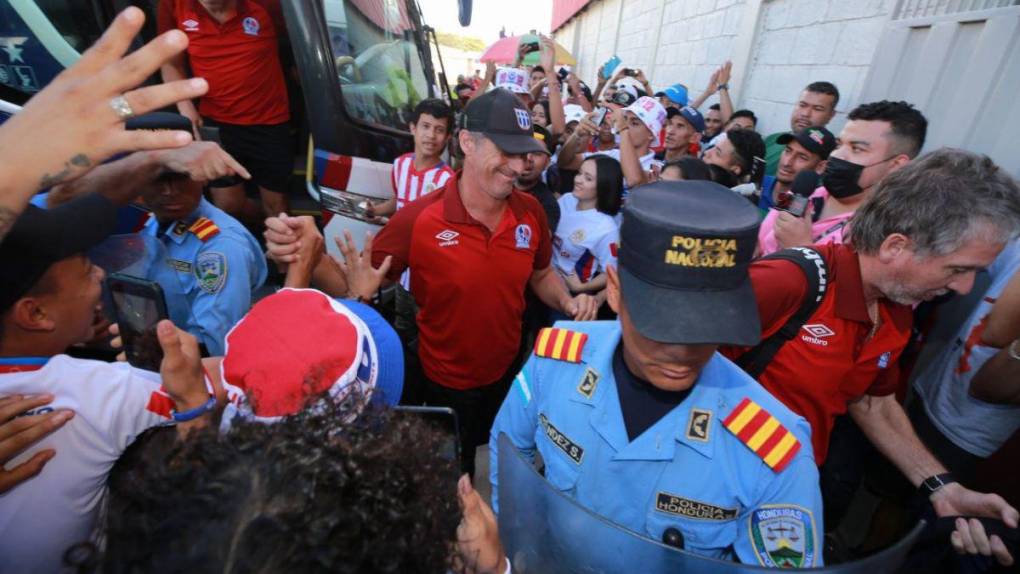 ¡Recibimiento de campeón! El espectacular ambiente para el duelo entre Olimpia y Real Sociedad en Comayagua