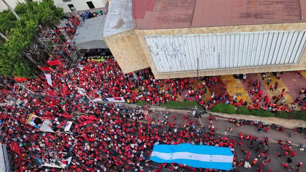 Marcha de Libre se estaciona afuera del Congreso Nacional