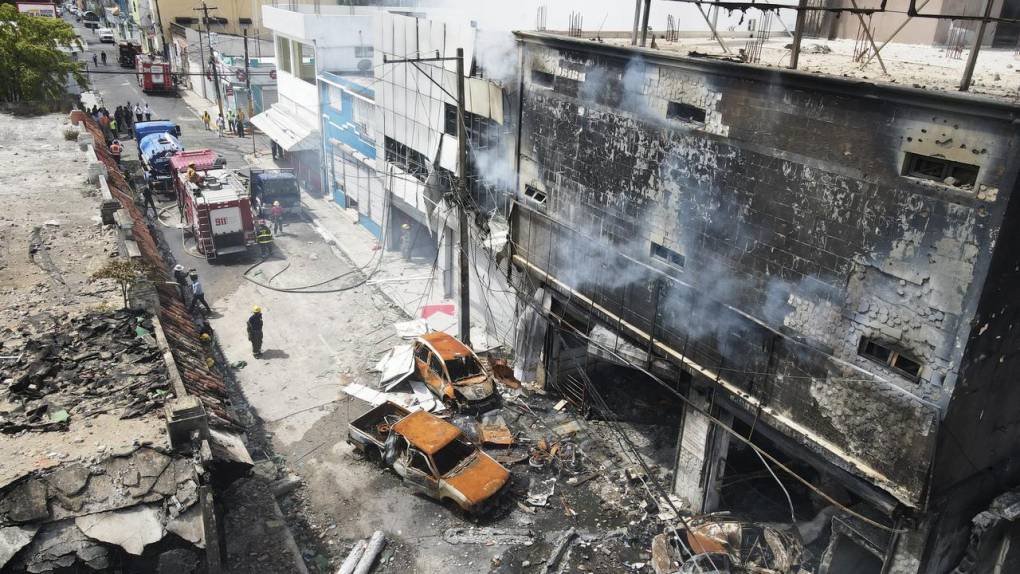 ¡Zona cero! 10 muertos y unos 11 desaparecidos en explosión de zona comercial en República Dominicana