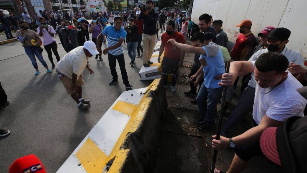 Semáforos, rotonda y buses, las exigencias de vendedores de Perisur