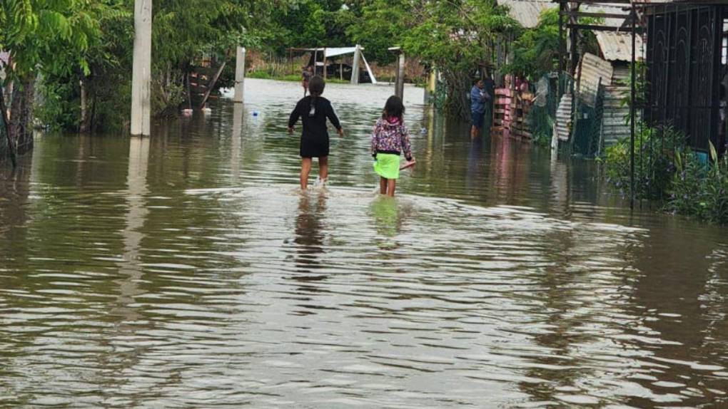 Desbordamientos, evacuaciones y emergencia: las imágenes de las inundaciones en Cortés