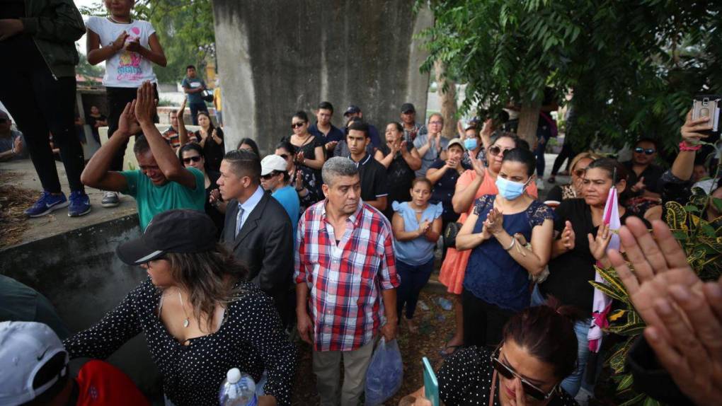 En medio de llanto y profundo dolor: así fue el último adiós a Elmer Canales