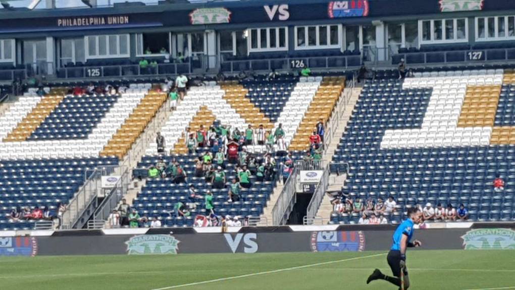 Aficionados comienzan a engalanar el ambiente previo al clásico Olimpia-Motagua en Philadelphia