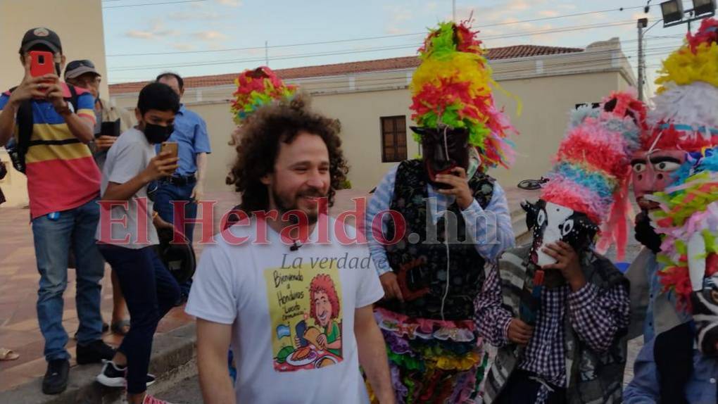 Luisito Comunica recorre Comayagua rodeado de fans (FOTOS)