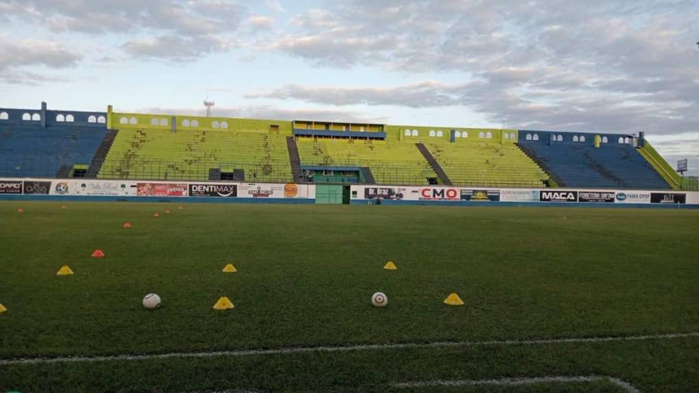 Cancha del estadio de Juticalpa quedó en pésimo estado luego de un concierto