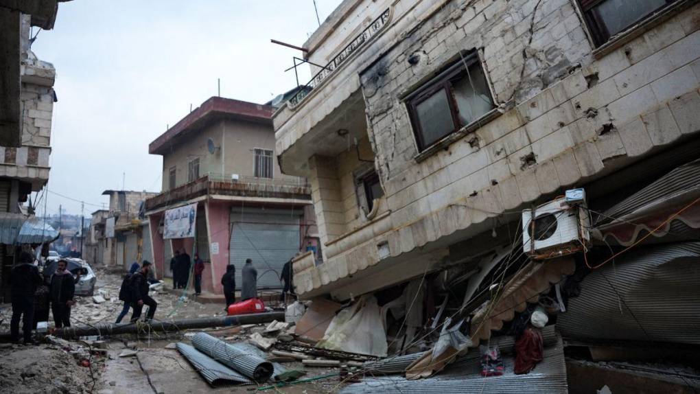 Luto, destrucción y miedo: las imágenes tras el fatal sismo en Turquía y Siria