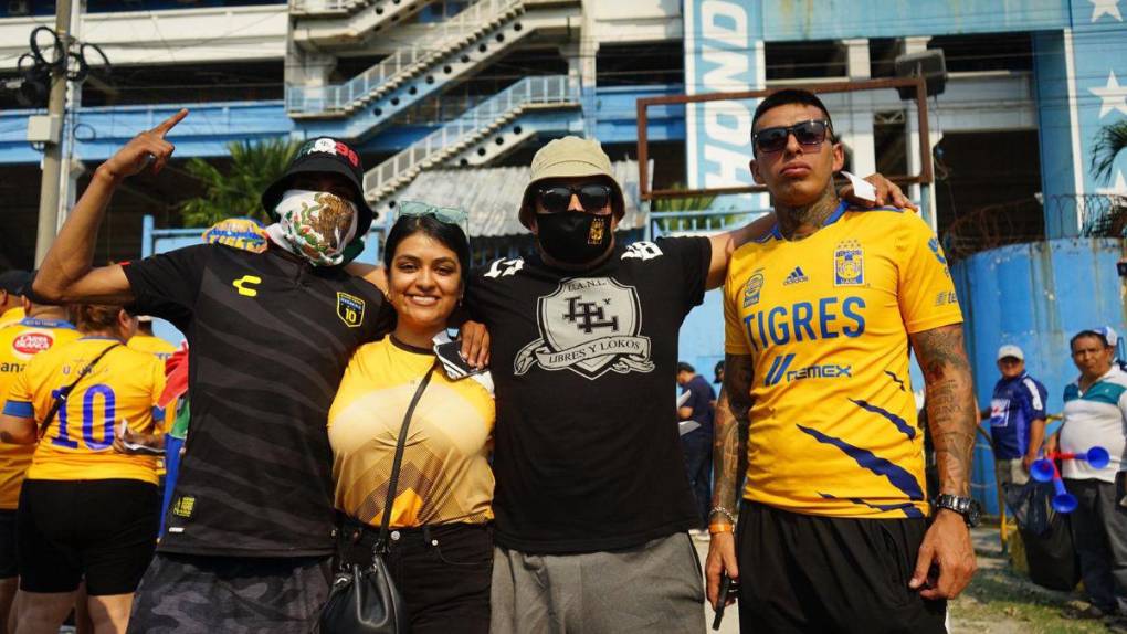 ¡Invasión felina! Barra de Tigres llega al Olímpico para el partido frente a Motagua