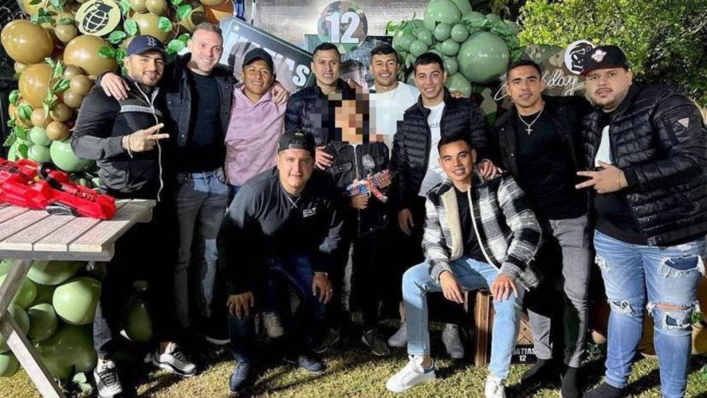 La polémica fiesta de cumpleaños con temática de “El Chapo” Guzmán que un jugador mexicano le regaló a su hijo