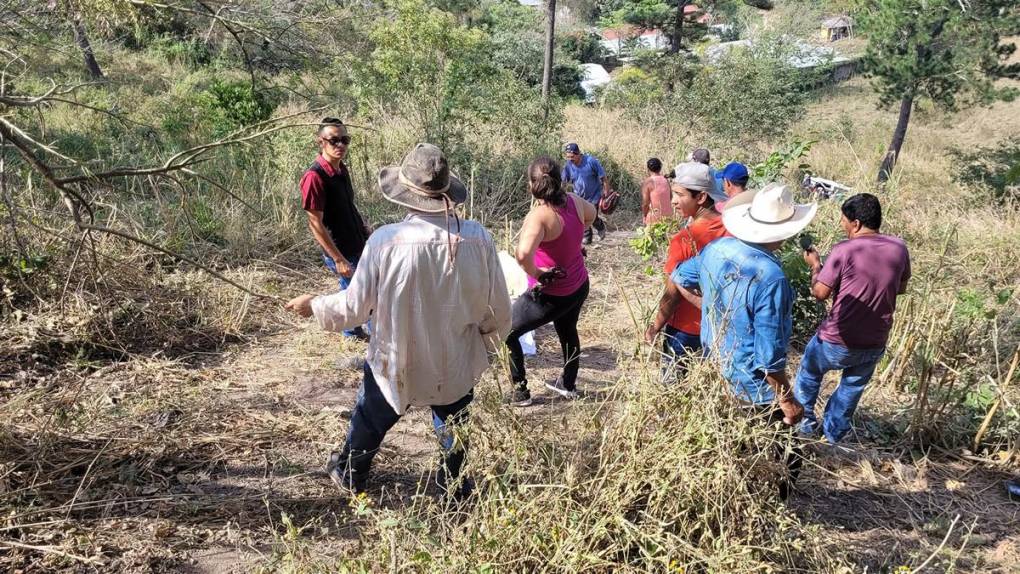 Un carro sobrecargado y una vuelta peligrosa: lo que se sabe del accidente que dejó tres muertos en Santa Bárbara