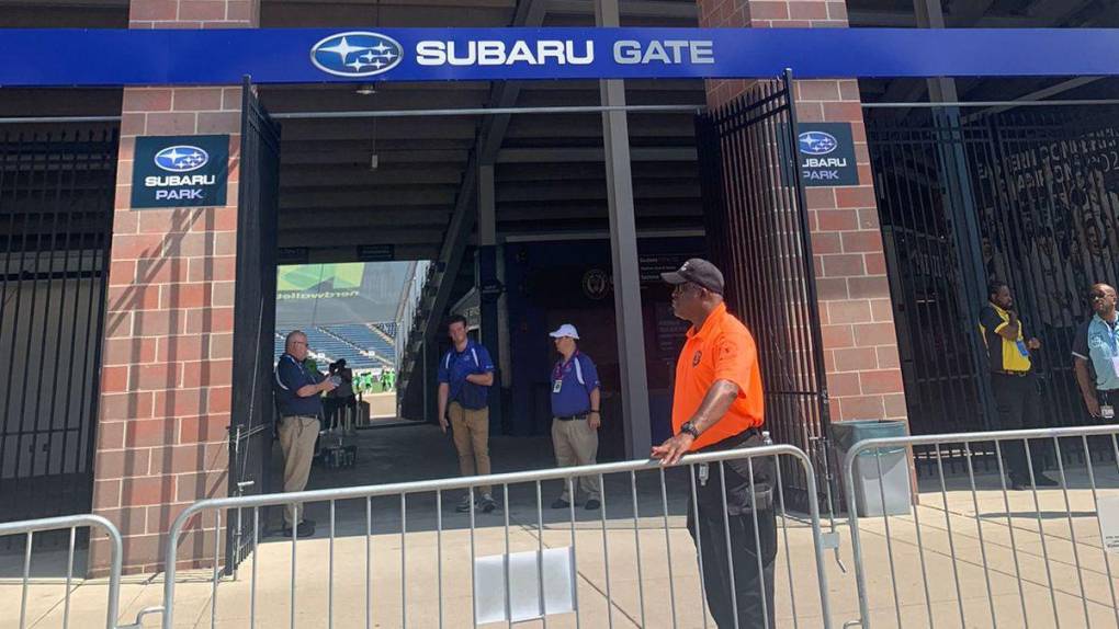 Aficionados comienzan a engalanar el ambiente previo al clásico Olimpia-Motagua en Philadelphia