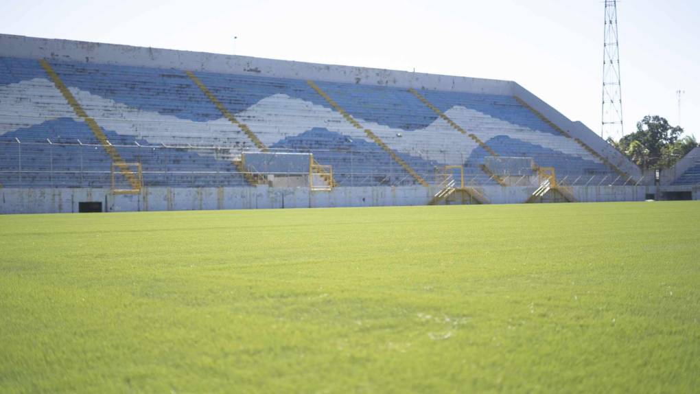 ¡Una lindura! Así quedó la grama híbrida en el estadio Morazán