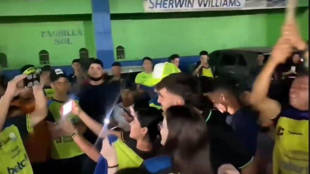 Bajo un impresionante ambiente, Olancho FC fue recibido por su afición en Juticalpa