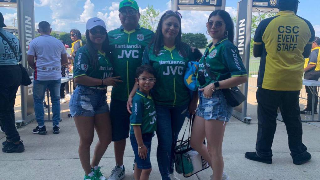 Aficionados comienzan a engalanar el ambiente previo al clásico Olimpia-Motagua en Philadelphia