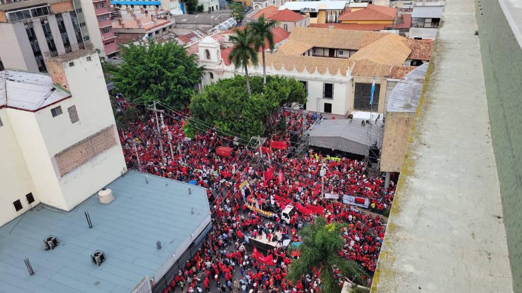 Marcha de Libre se estaciona afuera del Congreso Nacional